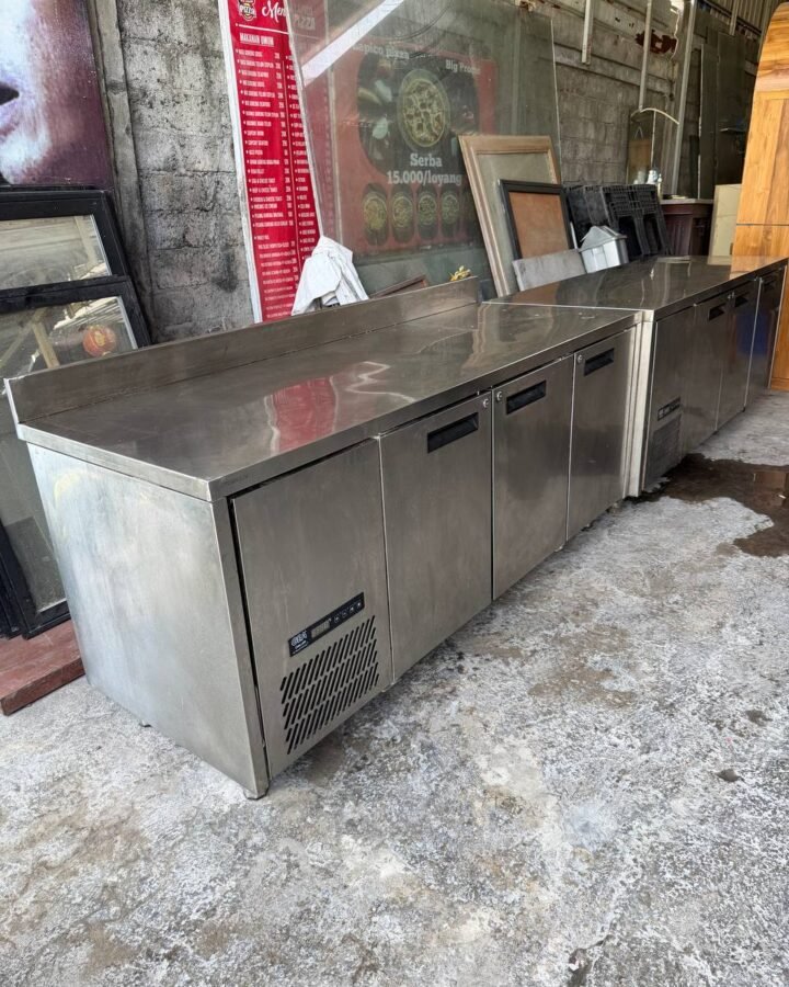 Undercounter Chiller Bekas Hotel Kondisi Normal